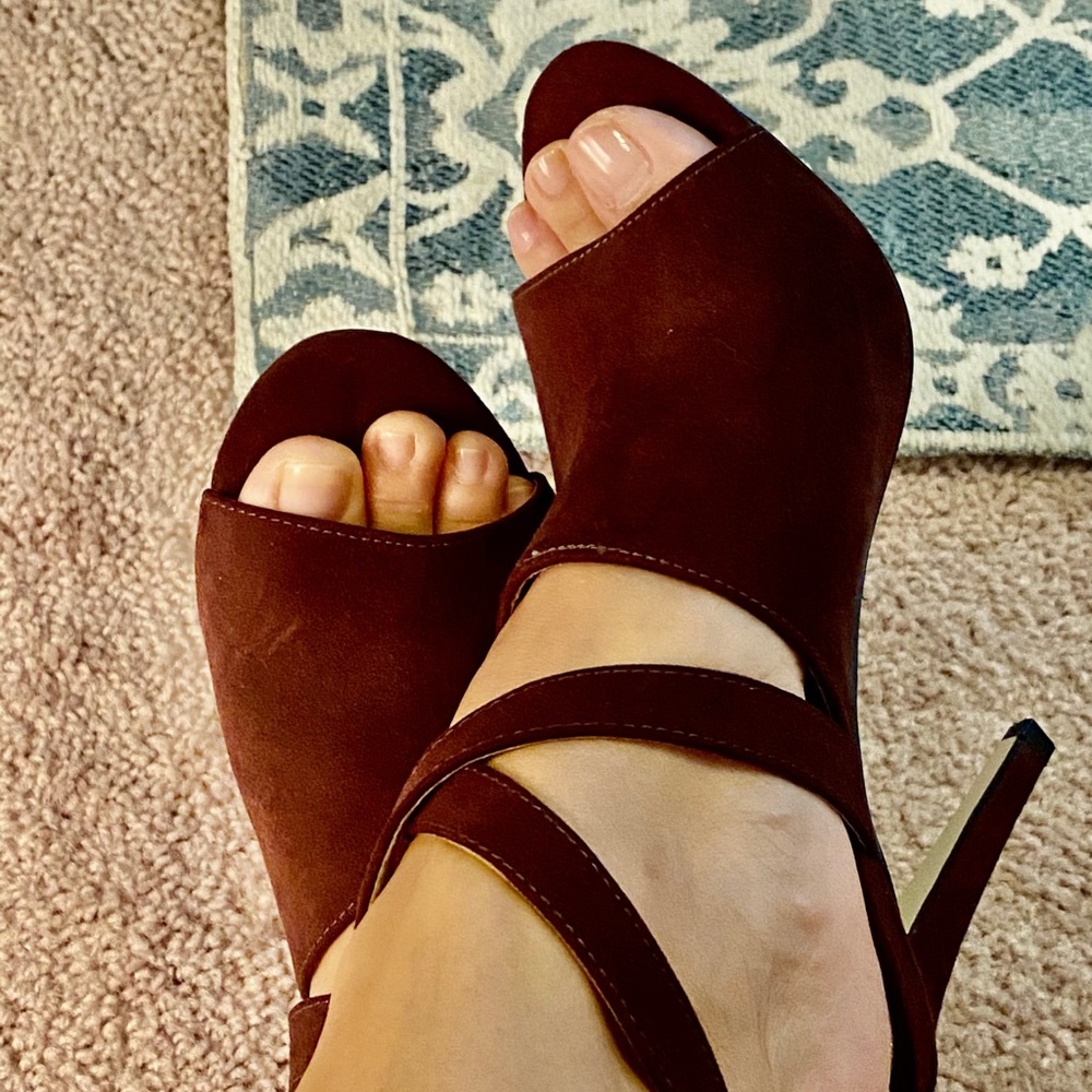 Suede stiletto mules with straps